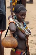 Hamar people at Turmi market. South, Ethiopia.