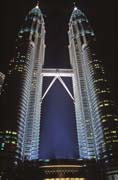Petronas Twin Towers v noci. Kuala Lumpur city. Mainland,  Malaysia.