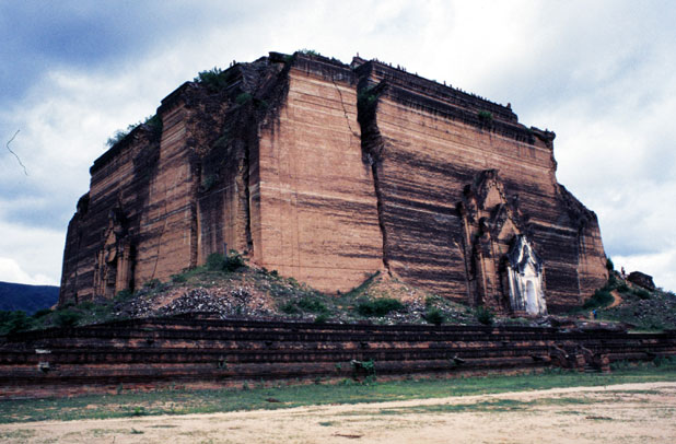 Mingun Paya. Myanmar (Burma).
