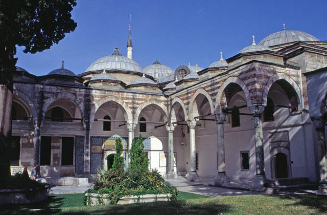 Topkapi Palace, home to all the Ottoman sultans. Constructed by Mehmed II after the conquest of Constantinapolis in 1453. Istanbul. Turkey.