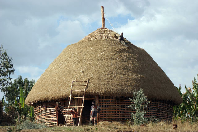 Building the house, on the way to Hosaina. South,  Ethiopia.