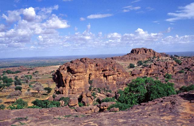 Escarpment Falaise de Bandiagara at Dogon country near Begnimato village. Mali.