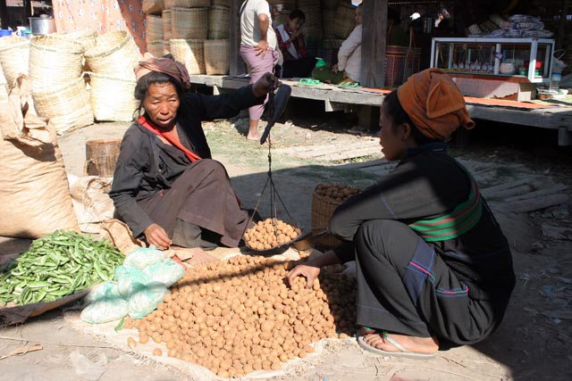 Women from Pa-O tribe at Inle Lake market. Myanmar (Burma).