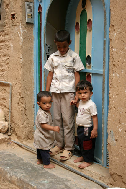 At the street at Al-Hajrayn (Al-Hajjarayn) village at Wadi Do'an. Yemen.