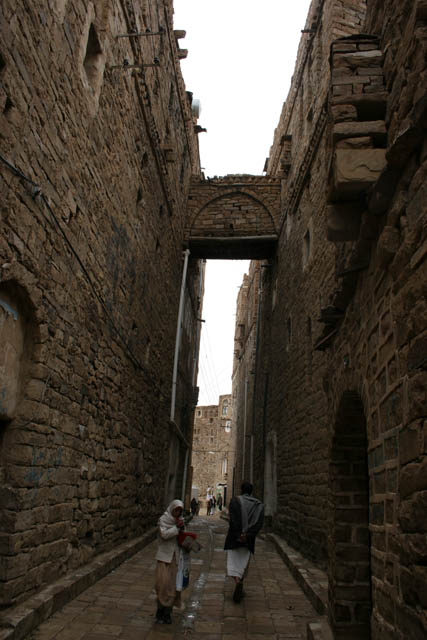 Street at mountain village of Thilla (Thula). Yemen.