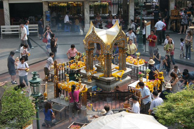 Erawan Shrine (San Phra Phrom), Bangkok. Thailand.